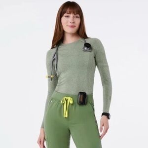 Figs Women's Fern Salta
Seamless - Longsleeve
Underscrub
M - Fern - Regular